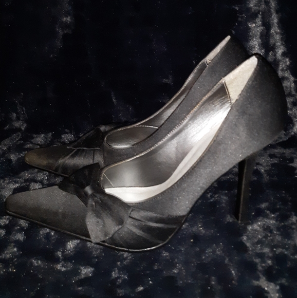 Bakers Black Bow Pumps size 9 - Picture 2 of 13